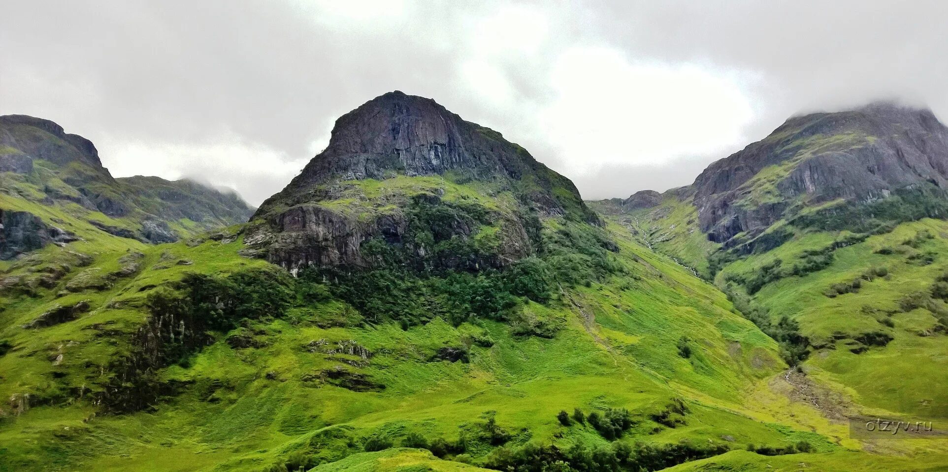 Mountains of great britain. Гора Бен Невис в Шотландии. Самая высокая гора Великобритании Бен Невис. Бен-Невис грампианские горы. Река Бен Невис.