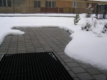Теплая дорожка зимой