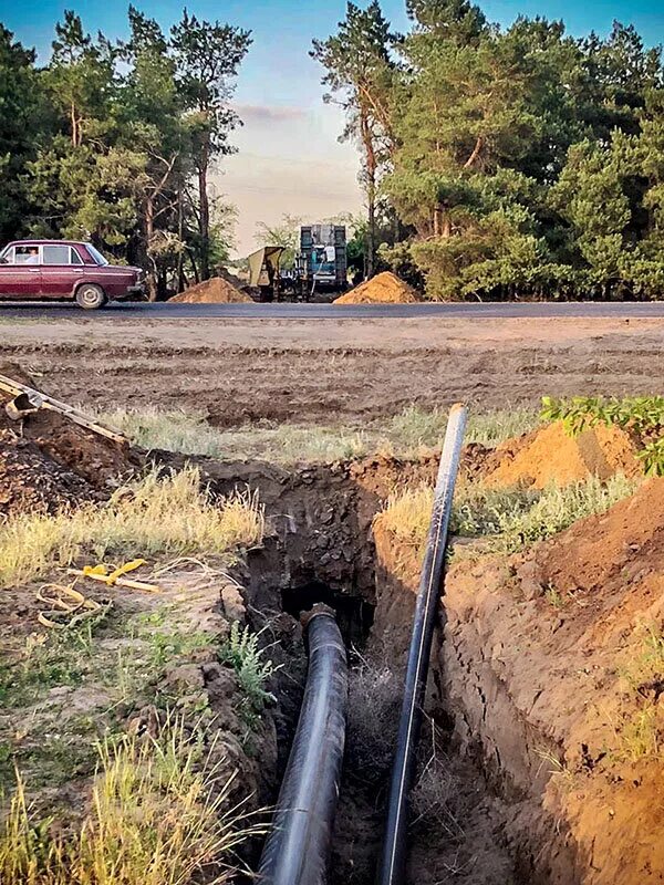 Гнб дорога. Прокладка водопровода методом ГНБ. ГНБ прокол под дорогой. Прокол ГНБ водопровод. Прокладка водопровода методом ГНБ ТТК.