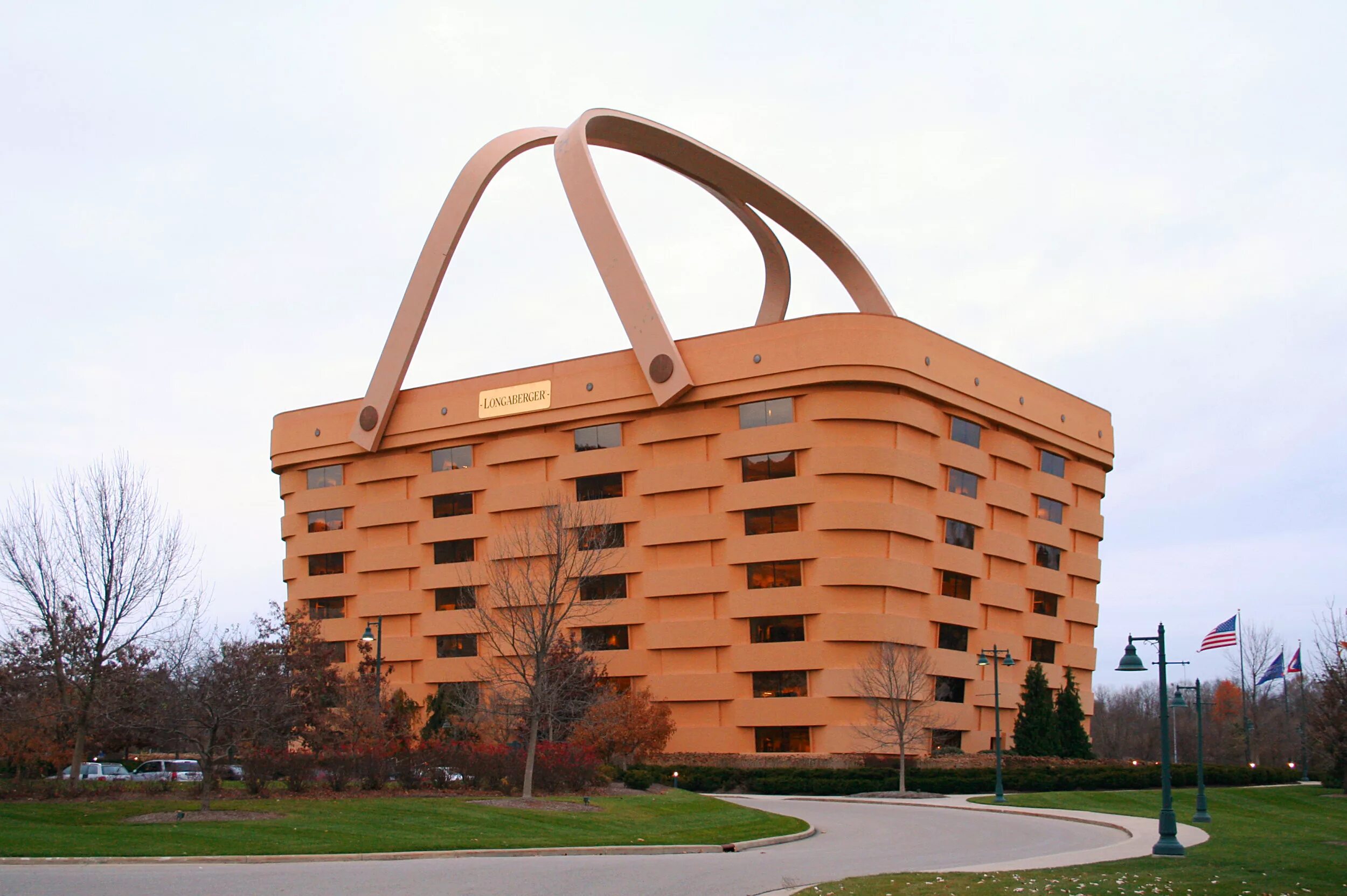Здание-корзина (the Basket building), Огайо, США. Дом-корзина (Ньюарк, штат Огайо, США). The Basket building Огайо США. Здание корзина штат Огайо США.