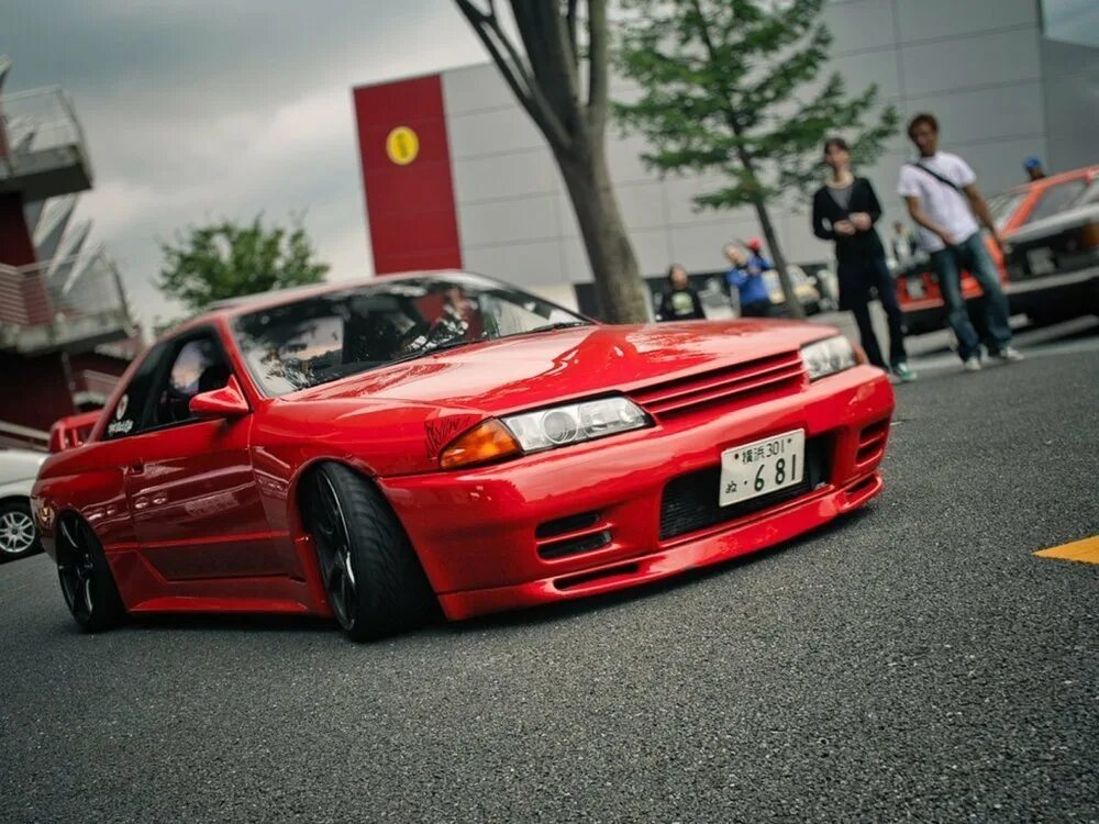 Японские машины песня. Nissan Skyline r32 Japan. Nissan r32 JDM. Nissan r32 Sakura. Nissan Skyline r32 Sakura.