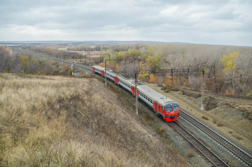 Электричка орлан оренбург уфа. Фото электрички оренбург бузулук. Поезд орлан уфа оренбург. Дубиновка станция оренбург. Пригородная электричка оренбург.