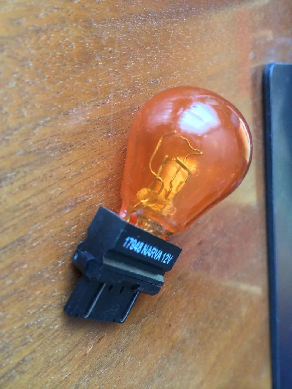 Патрон лампы переднего поворотника шевроле авео т200. Лампы поворотников авео. Шевроле авео лампа поворотника. Лампочка поворотника авео т250. Патрон повторителя авео t250.