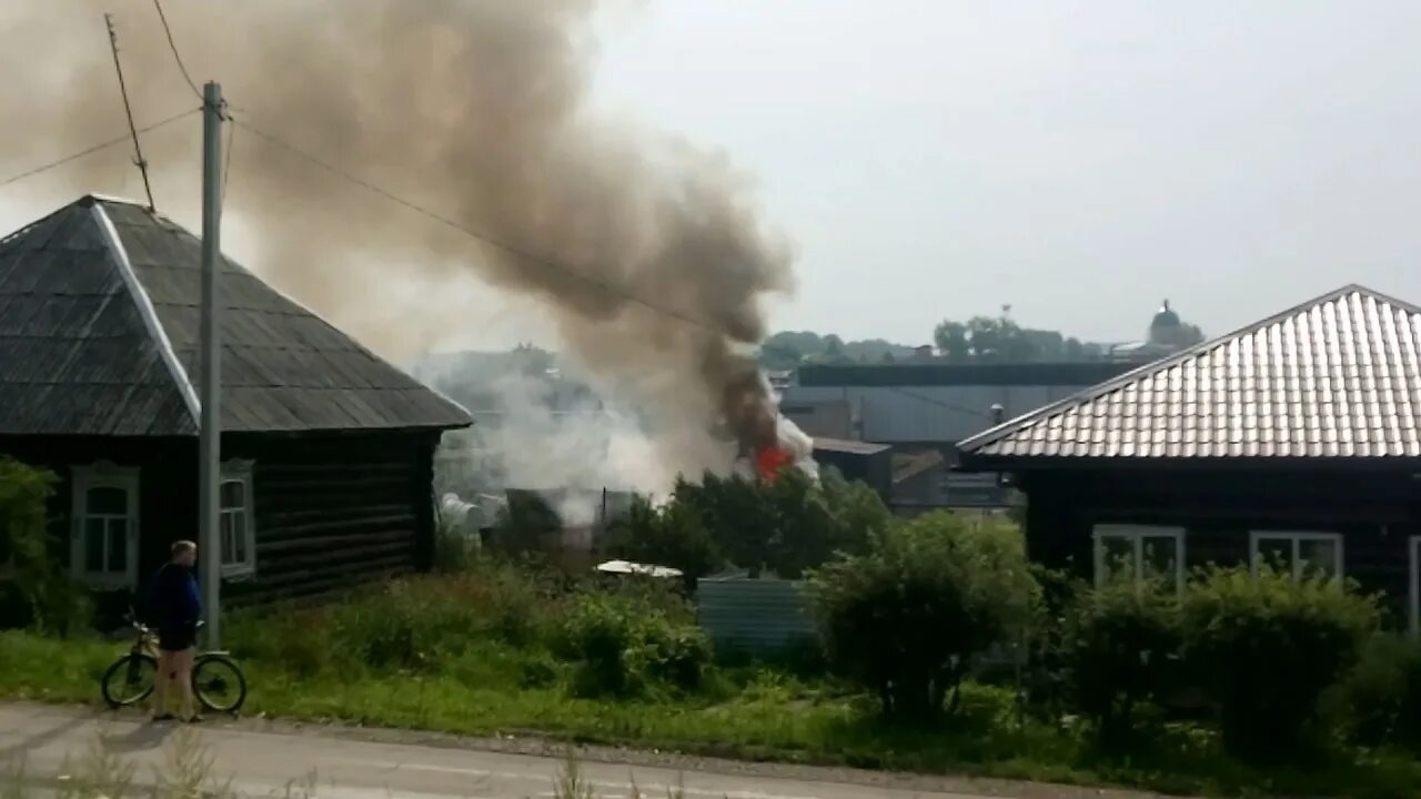 В салде вк. Пожар в полушарах нижняя Салда. Пожар в нижней Салде. Пожар в нижней Салде сейчас. Пожар в нижней Салде сегодня.