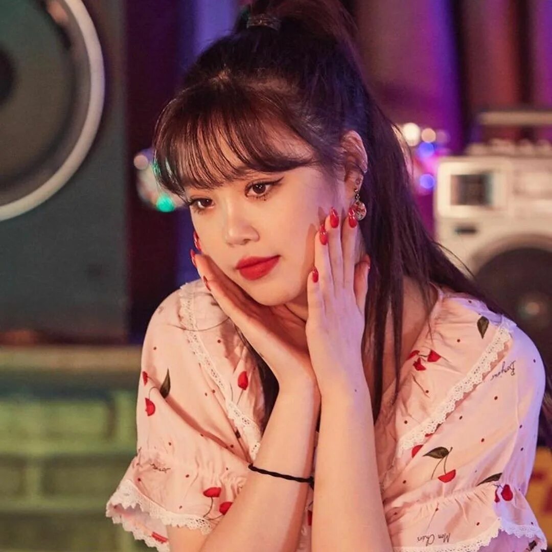 Сколько лет минни из джи айдл. Soojin hwaa. soojin and minnie. суджин g idle hwaa. g idle участницы минни.
