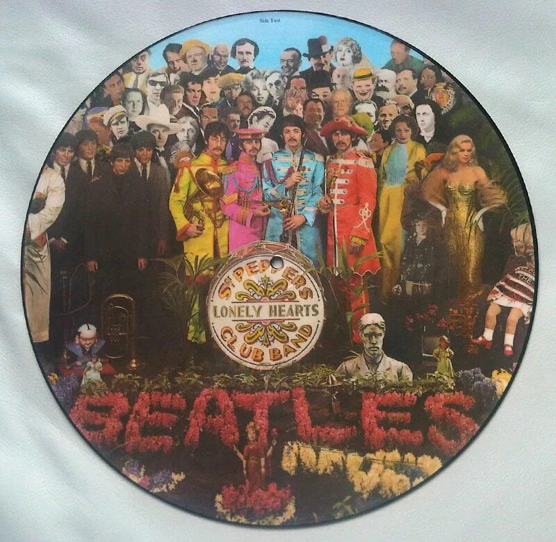 Beatles sgt pepper lonely. The Beatles Sgt. Pepper's Lonely Hearts Club Band 1967. Винил пластинка Sgt Pepper. Битлз Sgt Pepper s Lonely Hearts Club Band. Битлз сержант Пеппер.