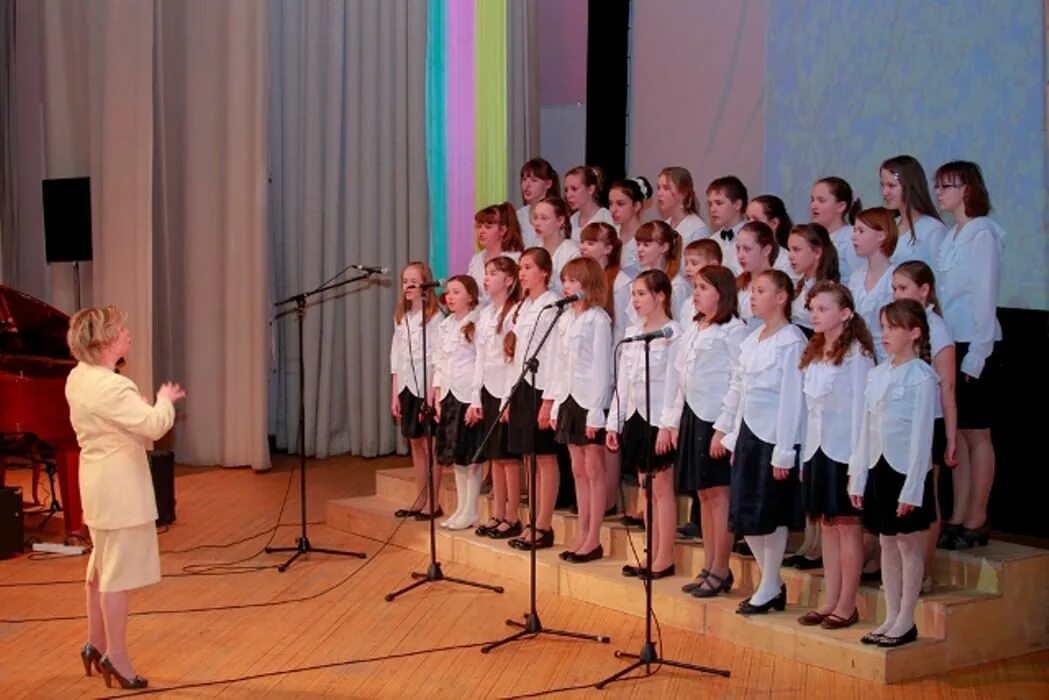 Концерт в школе. Выступление в школе. Выступление в музыкальной школе. Дети выступают в школе. Концерт в муз школе