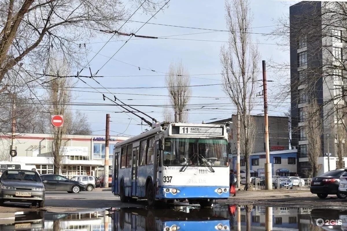 Троллейбус на восток