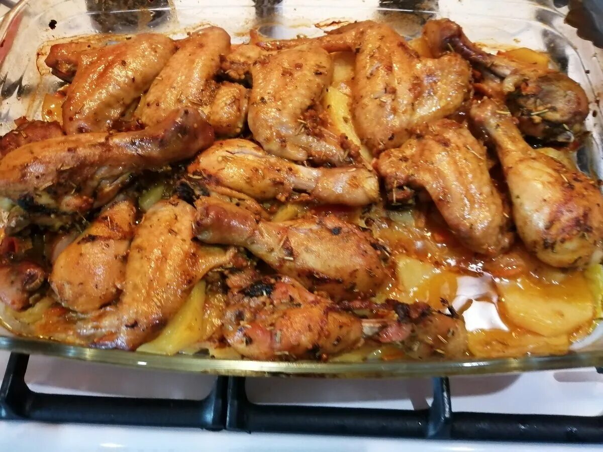 Вкусные крылышки в духовке с хрустящей корочкой. Куриные крылышки в духовке. Крылышки куриные. Гречка с крылышками в духовке. Вкусные крылышки в духовке.