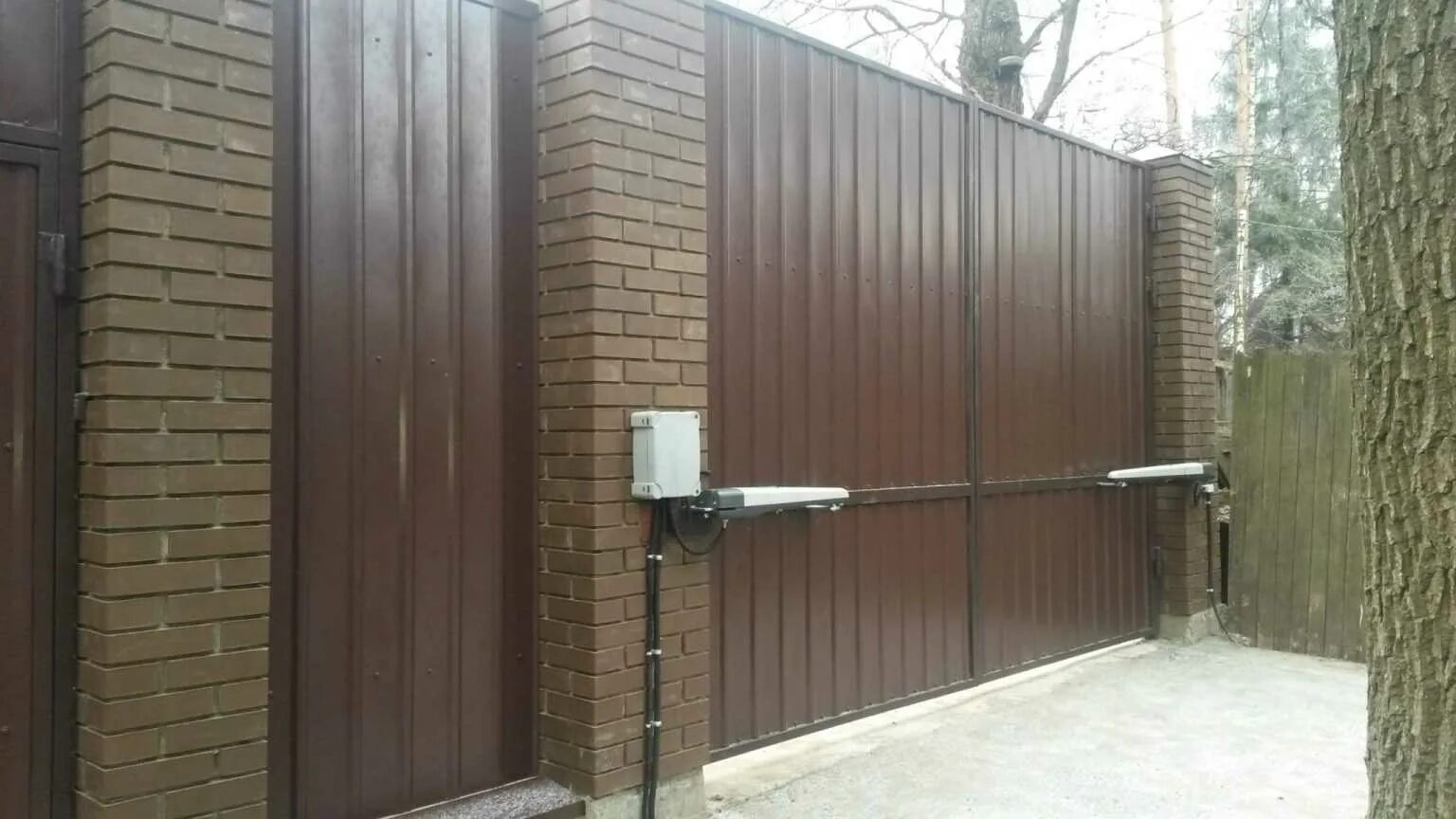 Nice wg4024. Nice распашные ворота wingo. Автоматика для ворот распашных 20/300. Автоматические распашные ворота алютех. Обслуживание распашных ворот.