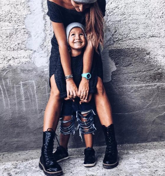 Модная мама. Счастливая мама с ребенком. С днем мамы. Крутые мамочки. Фотосессия мамочек с детскими колясками.