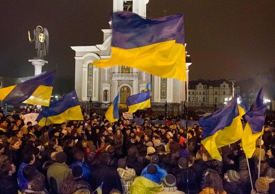 Донецк 2014. Флаг Украины. Флаг Украины в Донецке. Митинги в Украине 2014.