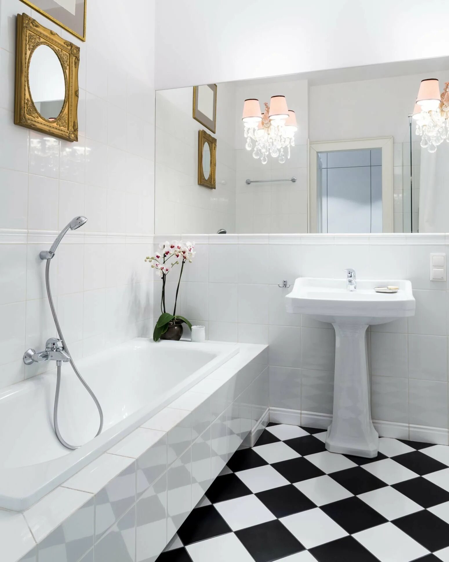Какая плитка подходит в ванную. Bathroom linoleum tile линолеум. белая ванная комната. белая плитка в ванной. ванна с белой плиткой.