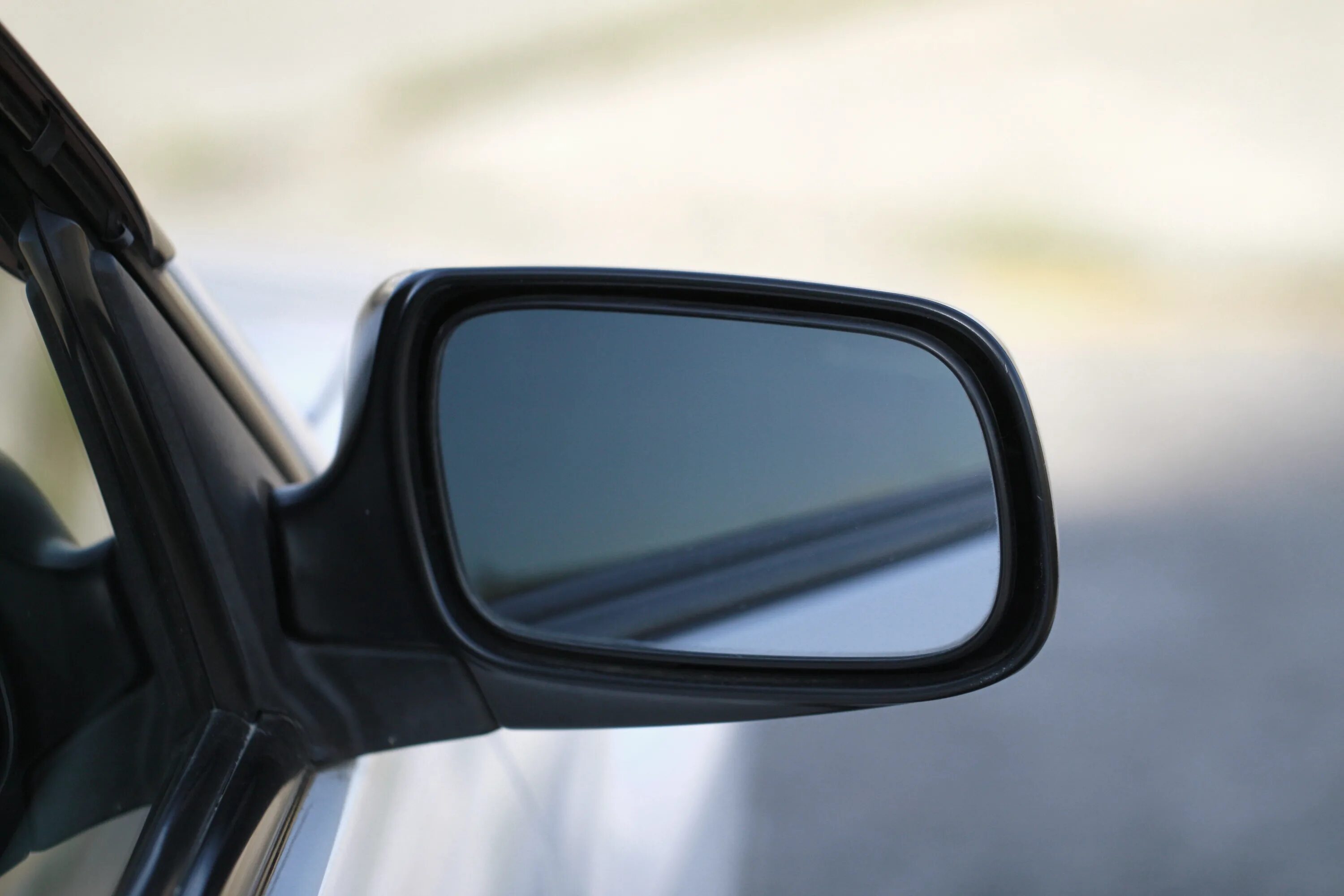 With mirror view. Боковое зеркало автомобиля. Зеркало машины боковое. Зеркало в машине.