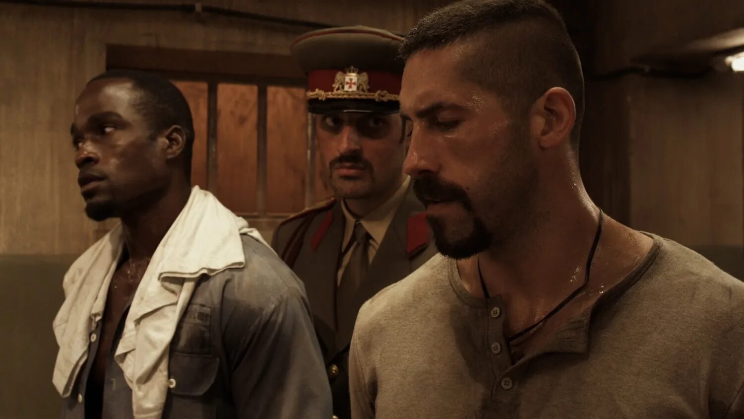 Смертельная зона фильм 2021. Смертельная зона нетфликс. Сериал беги с павлом прилучным. Американский фильм боевик. Тюрьма уэйкфилд сериал 2020.