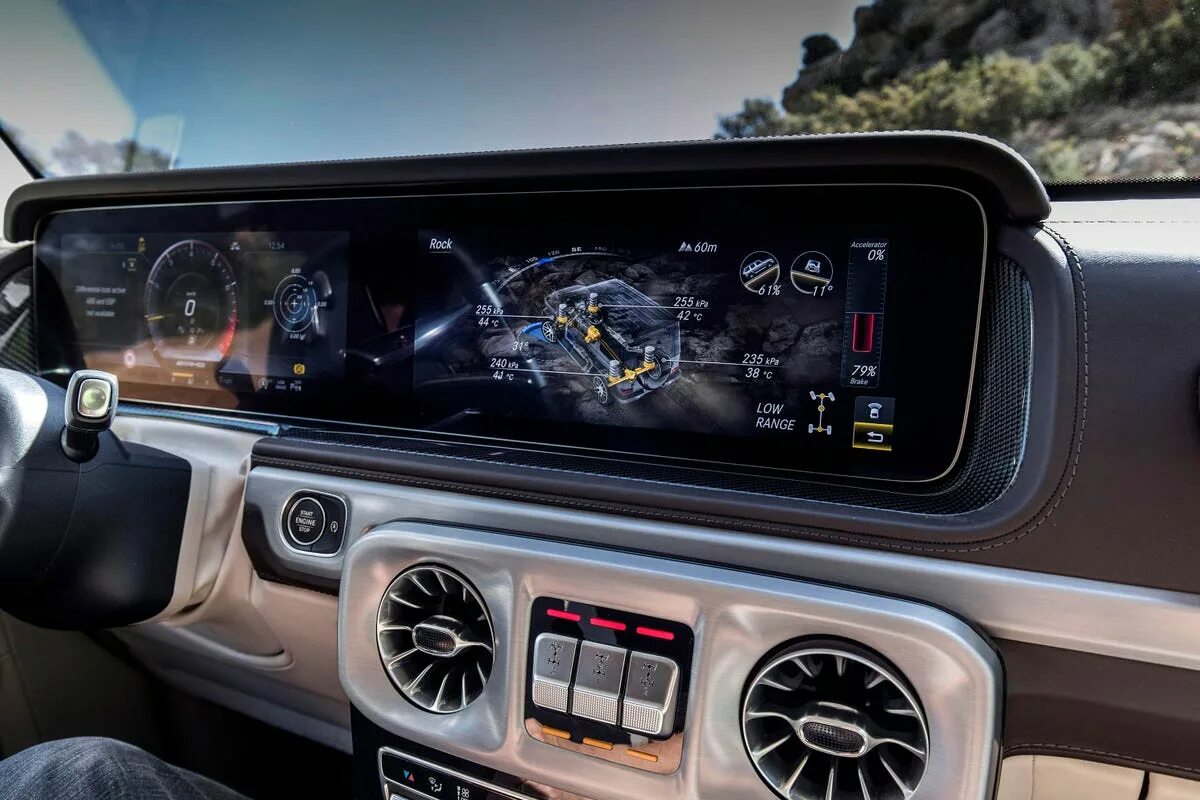 Экране гелик. Экране гелик. Mercedes w463 monitor. Заставка на телефон гелик черный. Мерседес бенц амг g63.