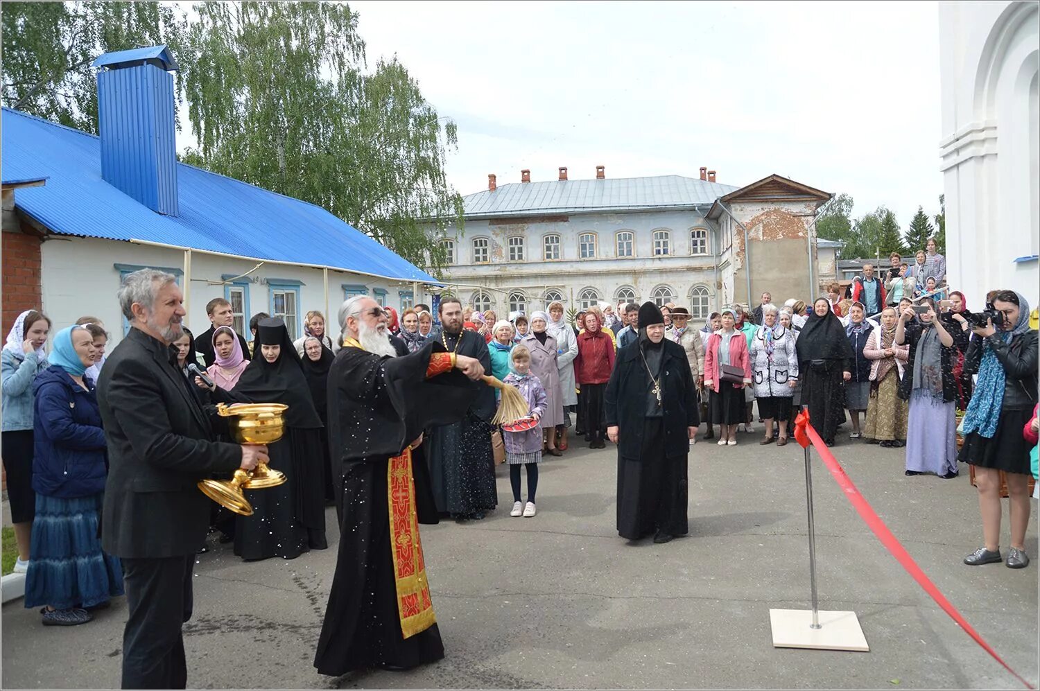 События в елабуге сегодня. Елабужский Казанско-Богородицкий монастырь. Елабужский монастырь Казанско-Богородицкий внутри. Настоятель женского монастыря Елабуга. Типичная Елабуга.