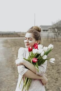 Фотосессия с тюльпанами на улице