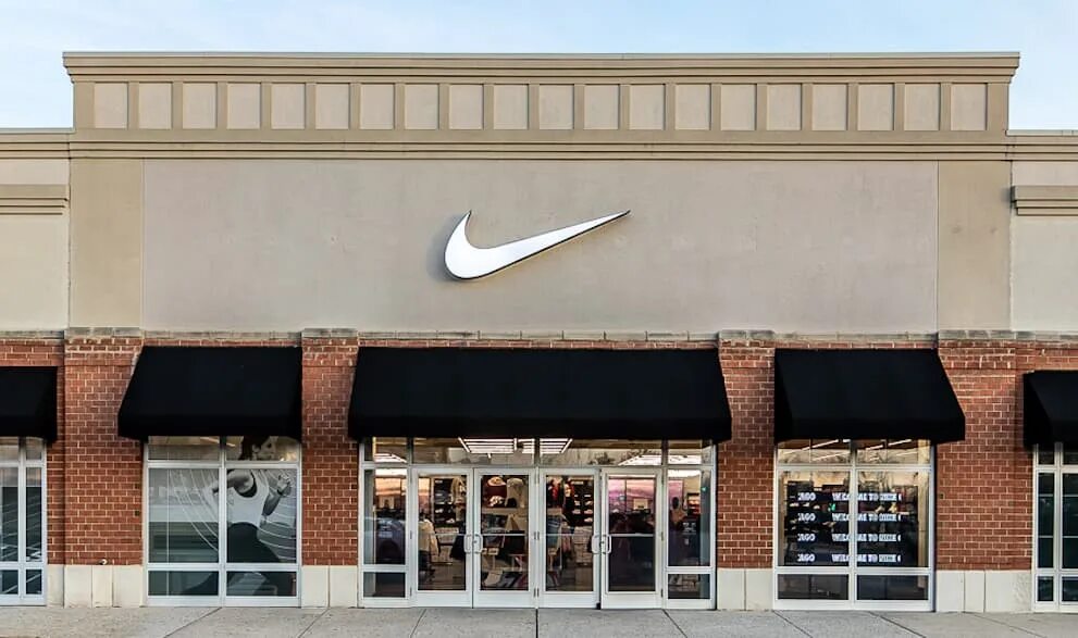 Найк outlet nike. Nike Store USA. Nike Clearance Store. Фабрика найк. Nike shop in New York.