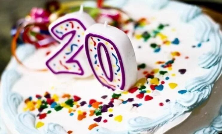 Среднем 20 лет. С юбилеем 20 лет. с двадцатилетием девушке. с днём рождения с юбилеем 20 лет девушке. 20 лет картинки прикольные.
