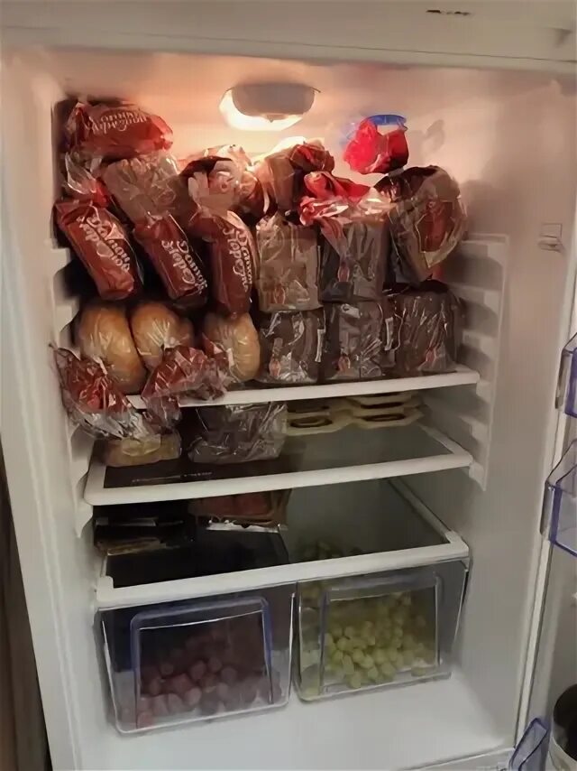 Хранение колбасы в холодильнике. Хранение продуктов в морозильной камере. хранение мяса в холодильнике. хранение в морозилке. хранение продуктов в морозилке.