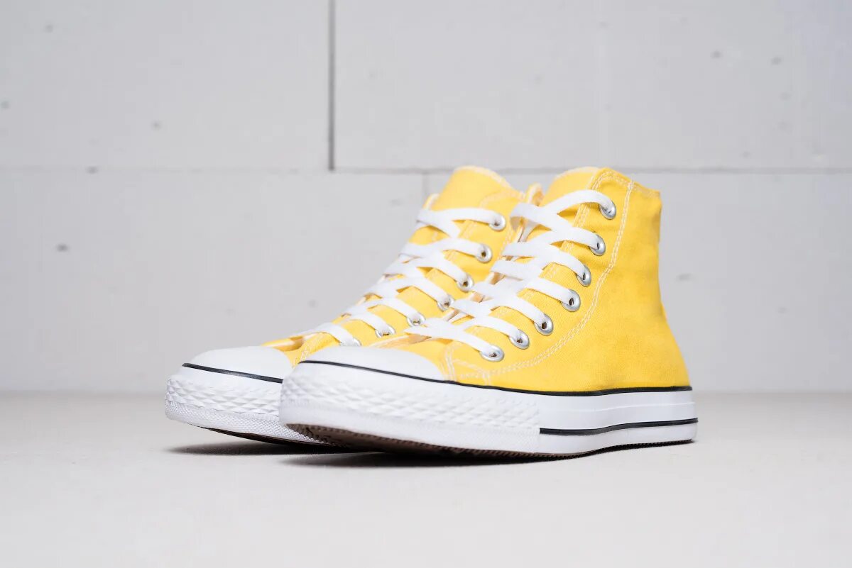 Желтые конверсы. Желтые кеды конверс. Желтые кеды Converse. Женские кеды Converse Chuck Taylor all Star желтые. Кеды конверс желтые желтые.