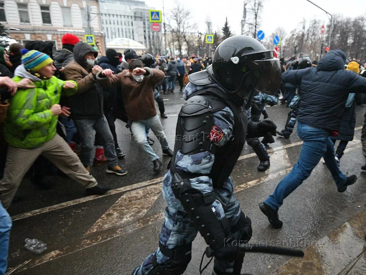 Митинг беспорядки. Массовые беспорядки в России. Самые массовые протесты в современной России. Массовые протесты в России картинки.