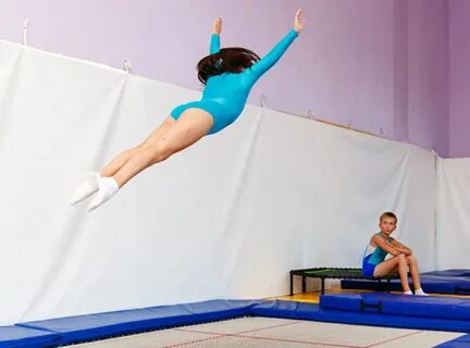 Спортивная гимнастика прыжки на батуте