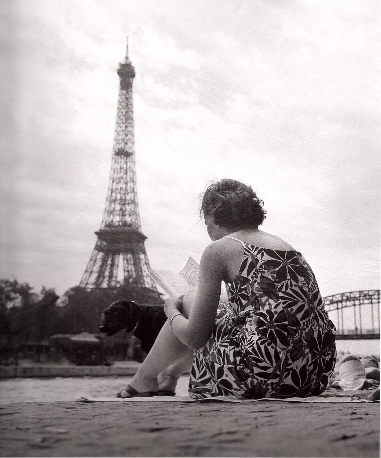 «Девушка в Париже». Эйфелева башня. Грустный Париж. Париж 1965. Скучаю по парижу
