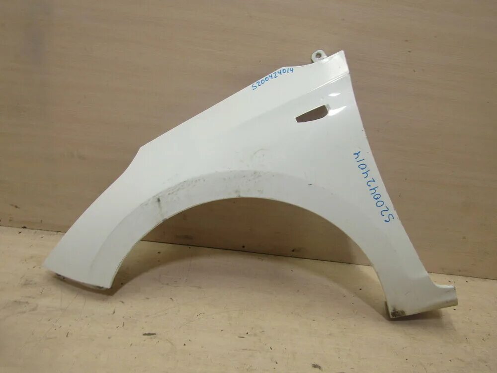 Крыло переднее правое hyundai solaris 2016. Солярис крыло оригинальное. Крыло хендай солярис 2011. Hino 300 крыло заднее правое артикул. Крыло переднее левое хендай солярис 2.