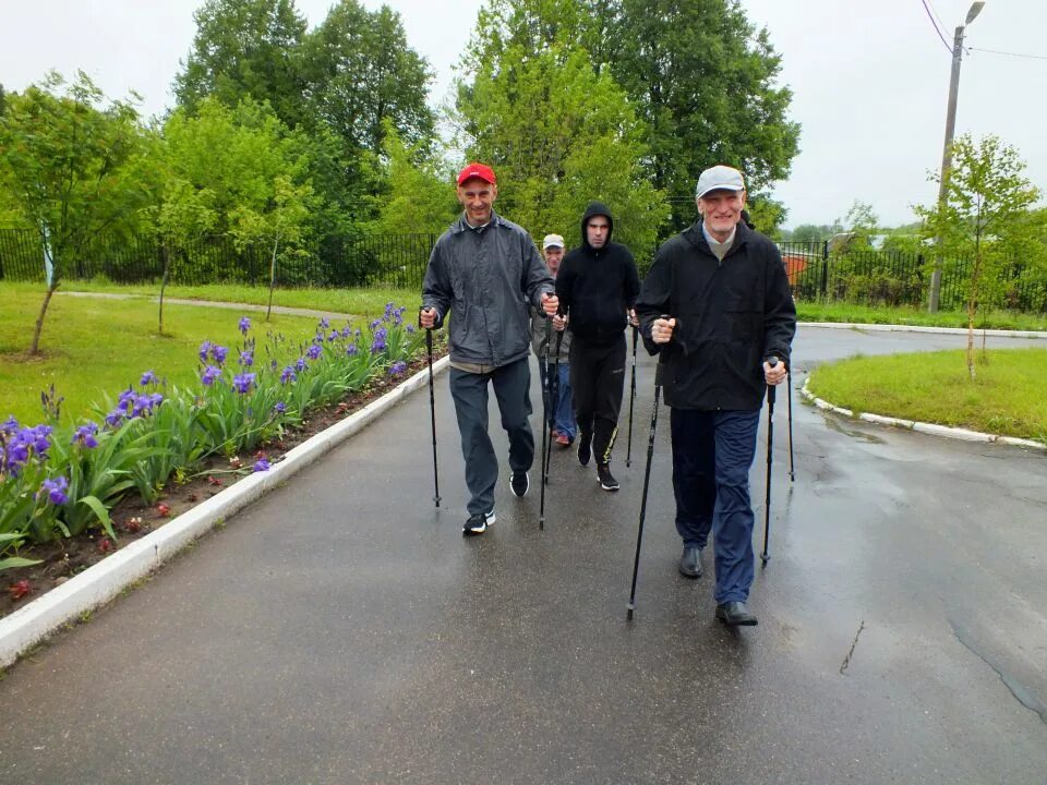 инструктор ходьба. новогорский лесопарк скандинавская ходьба. инструктор ходьба. светлана сапожкова инструктор скандинавская ходьба. анатолий крутоголов скандинавская ходьба.