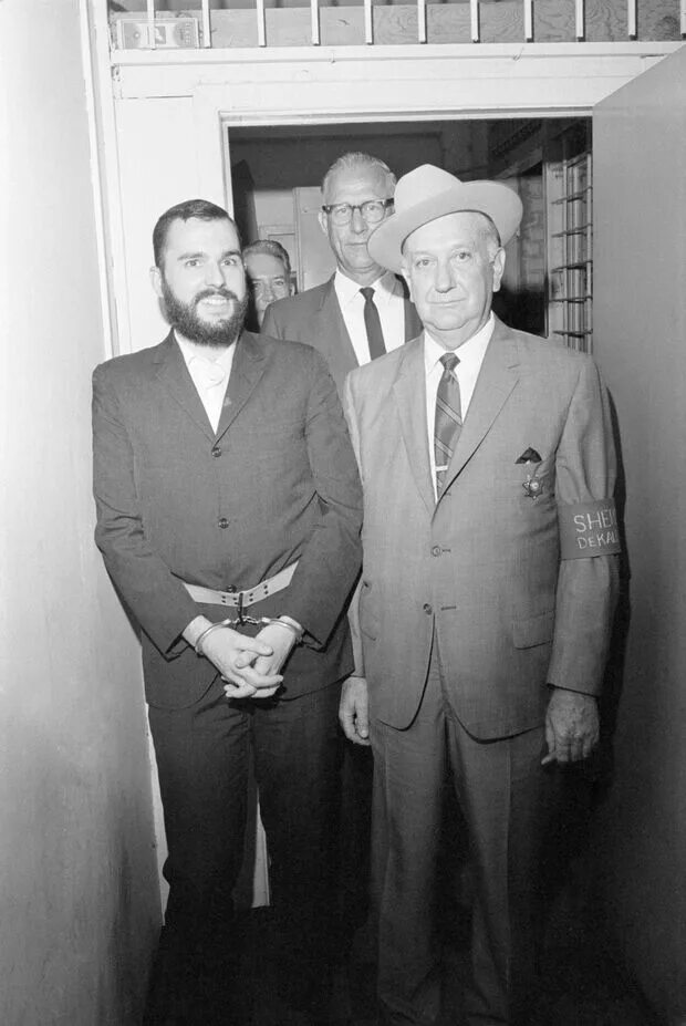 Гэри крист похититель. Похищение барбары. Похищение барбары. Эйсман. Барбара мэкл сейчас.