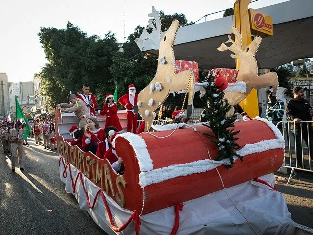 Елка в хайфе. Новый год в израиле. Рождество в миилии израиль. Новый год в израиле. Рождество в израиле какого числа.