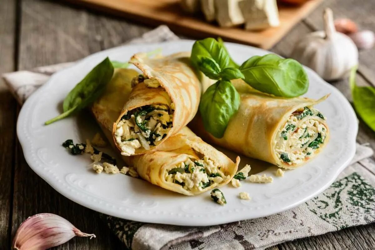 Блинчики с капустой и грибами. Блины с луком и яйцом. Блинчики с яйцом и зеленым луком. Блинчики со шпинатом и сыром. Начинка для блинов с яйцом и зеленым