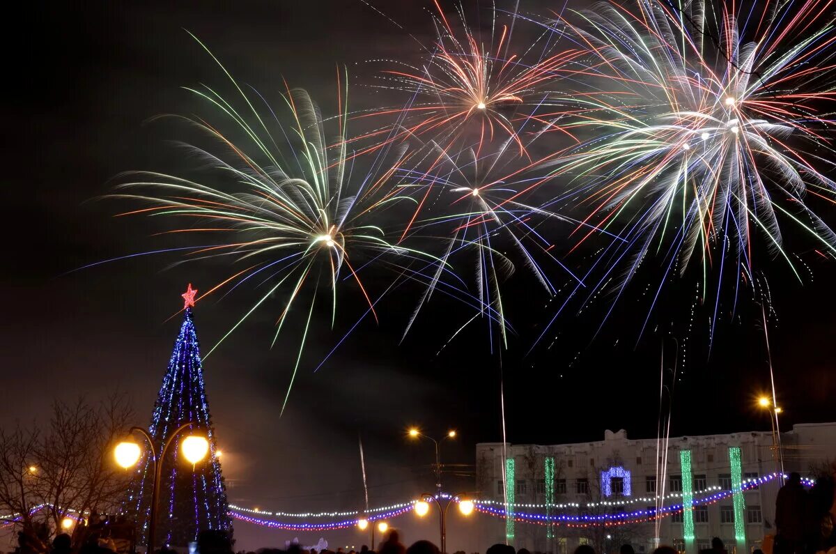 фейерверк салютов в братеево. салют "новогодний". салют во владимире. салют во владимире. салют во владимире на новый год.