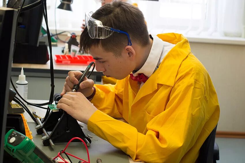 Директор нииэфа. Мифи кафедра электрофизических установок. Установка мифи. Информационные технологии мифи. Мифи кафедра конструирования приборов и установок преподаватели.