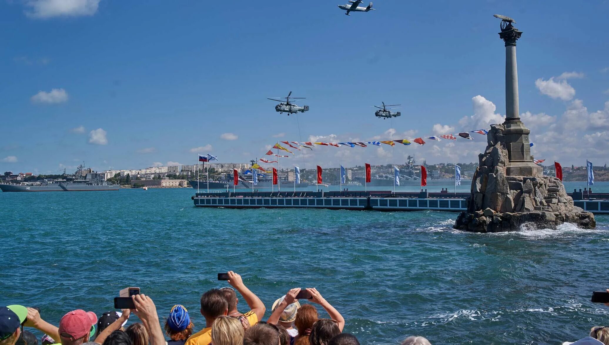 Морской флот севастополя. Морской парад в Севастополе. День ВМФ Севастополь. Крым Севастополь ВМФ. Парад ВМФ В Севастополе.