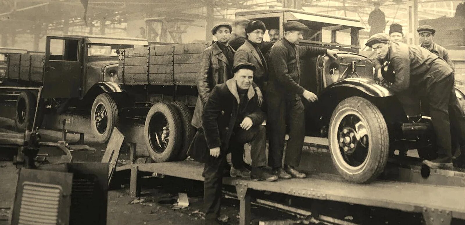 Горьковский автомобильный завод нижний новгород в 1930 году. Автомобильный завод первой пятилетки московский. Горьковский автомобильный завод нижний новгород в 1930 году. Автомобильный завод первой пятилетки московский. Завода им.