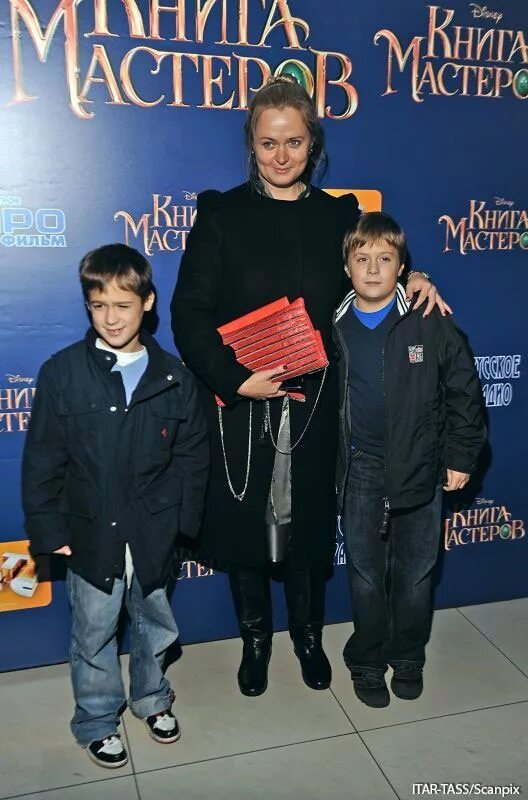 Михалкова с мужем и детьми. Муж Анны Михалковой фото.