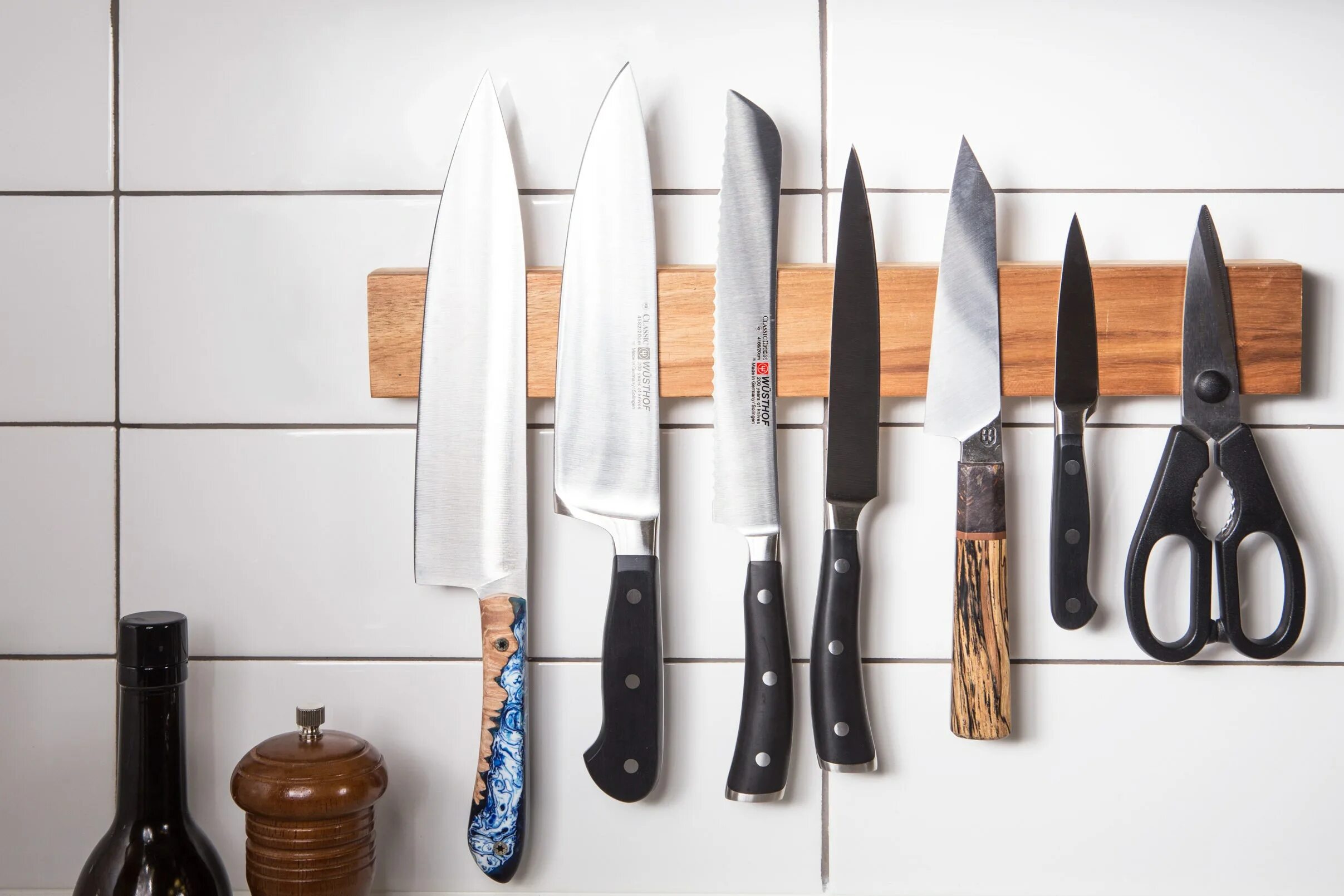 Какой кухонный нож выбрать. Китчен Книфе. Ножи для кухни. Кухонный нож. Ножи кухонные профессиональные.