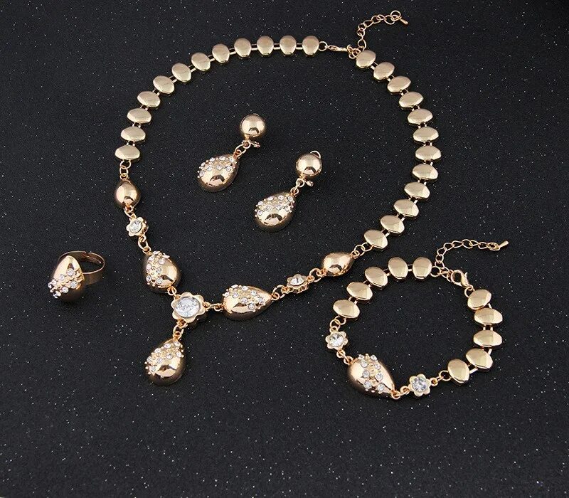 набор украшений колье и серьги. свадебное колье и серьги. свадебная бижутерия. свадебные серьги для невесты. свадебное колье и серьги.