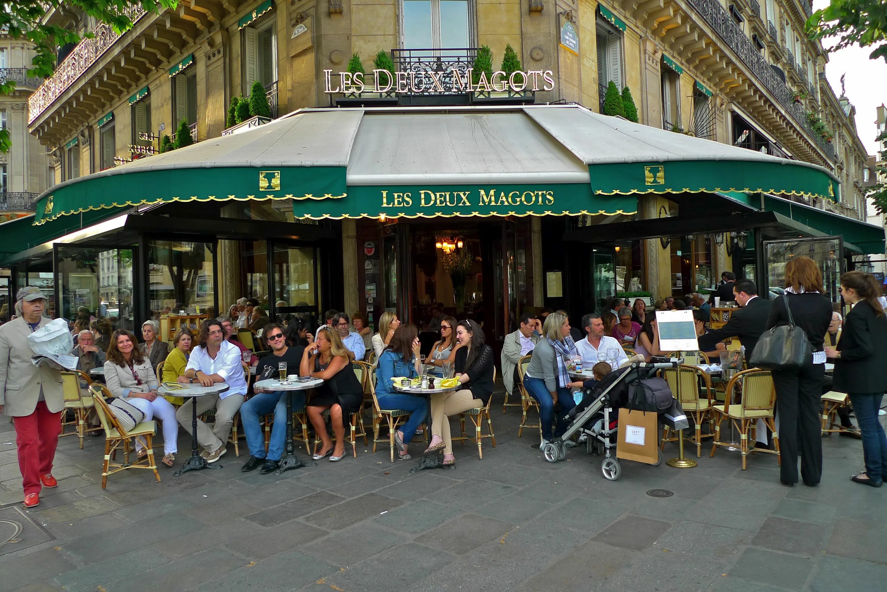 Кафе де Маго в Париже. Кафе сен-Жермен-де-пре Париж. Кафе «дё Маго» на площади сен-Жермен-де-пре. Les deux magots Монмартр. Кафе де париж