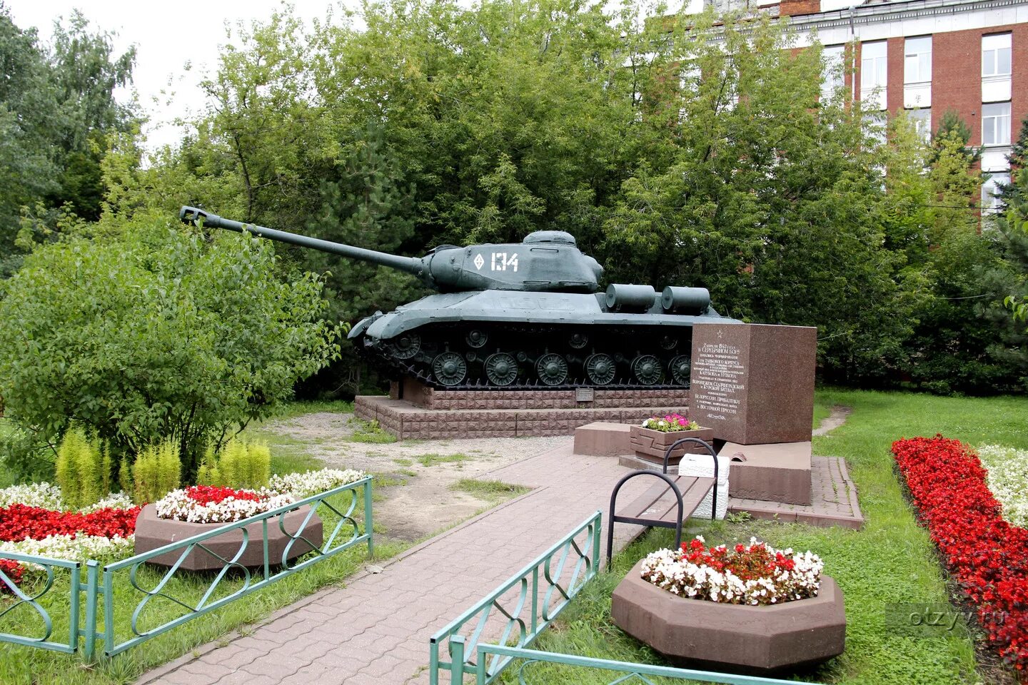 Комиссариат г балашиха и реутов московской. Военкомат серебряный бор. Танк в серебряном бору. Евстафьева 23 балашиха военкомат. Танк памятник ис-2.