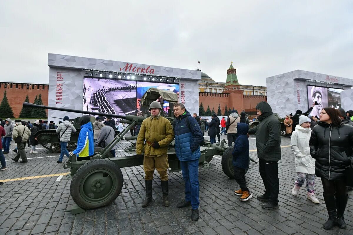 Масленица на красной площади 2024 программа. Интерактивный музей в Москве на красной площади. 7 Ноября 2022 красная площадь. Открытые музеи на.красной.площади. Красная площадь Москва сейчас.