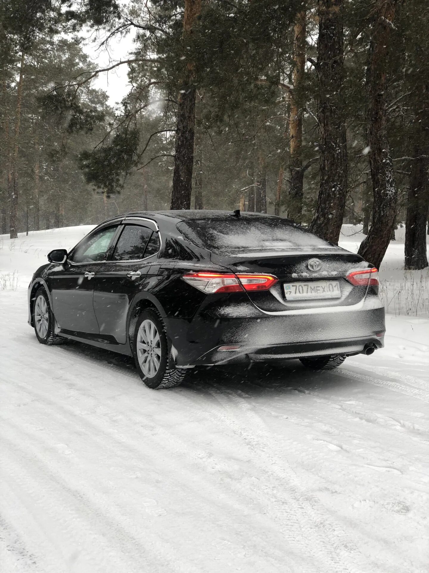 Camry зимой. Toyota camry черная 2025 зимой. toyota camry xv70 зимой. тойота камри 55 зимой. тойота камри 40 зима.