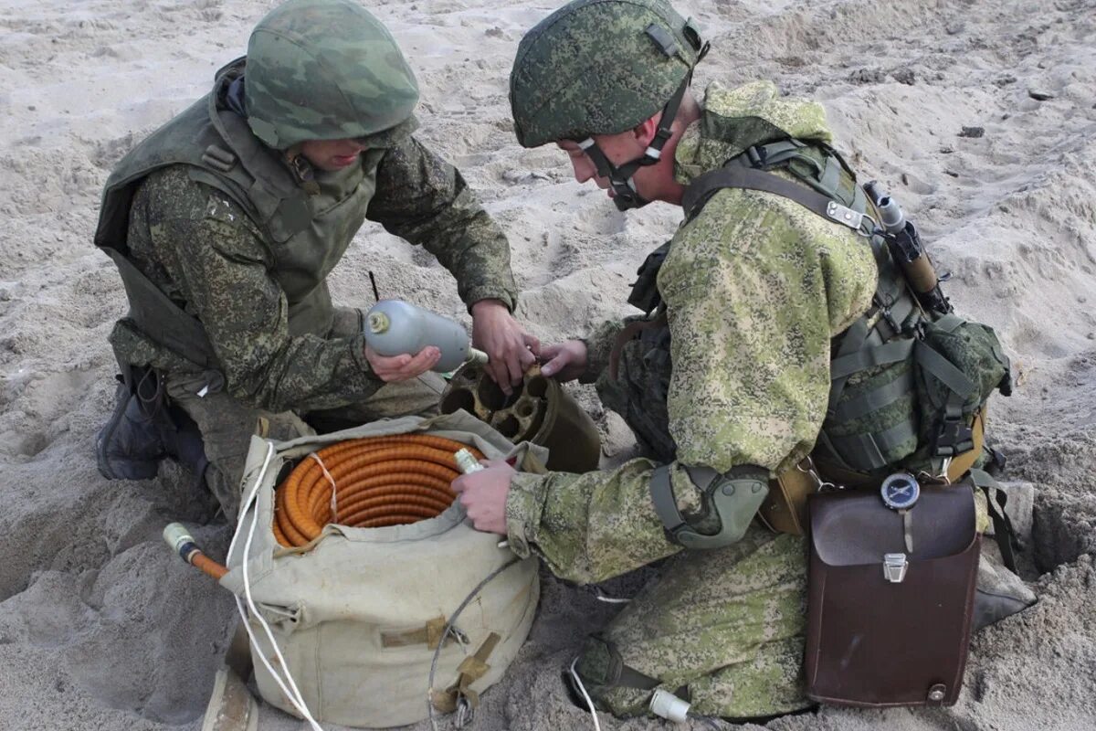 Сколько получают саперы. Заряд разминирования зрп 2. зрп-2 тропа. заряд разминирования зрп-2 тропа. инженерные войска саперы.