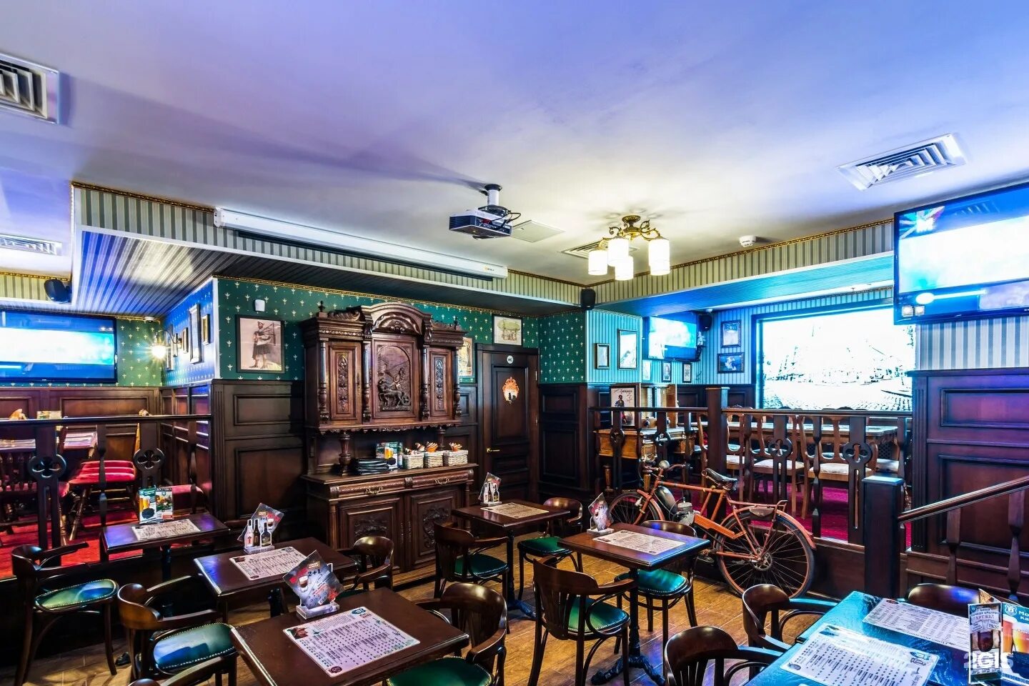 Пабы в питере. Irish pub Санкт-Петербург. Дублин паб СПБ. Бар Дублин на Большевиков. Паб 78 Санкт-Петербург.