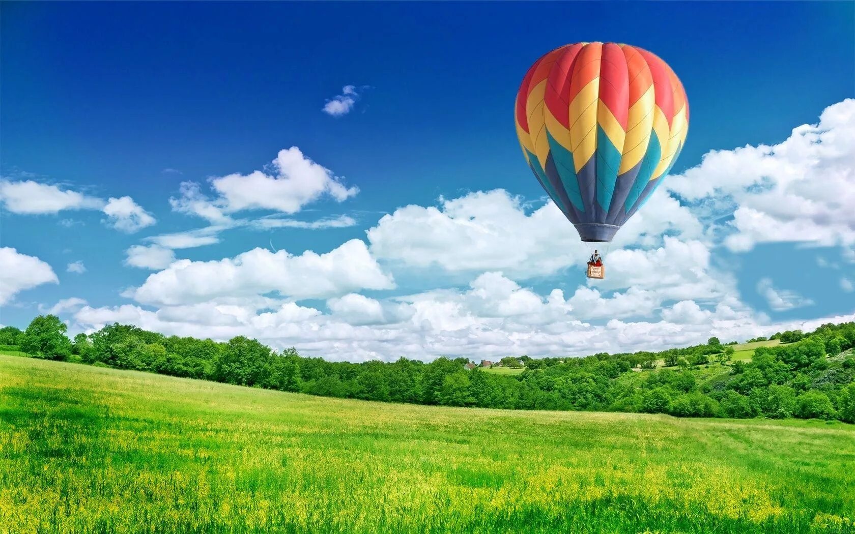 Воздушный шар в небе. Воздушные шары в небе. Полет на воздушном шаре фон. Поляна и небо.