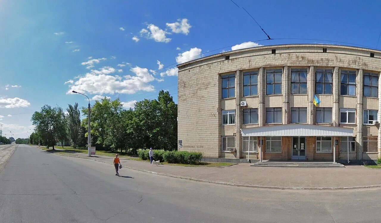 Фас лнр. Артемовский суд луганск. Судьи жовтневого суда лнр. Площадь героев вов 3 луганск. Суды луганска.