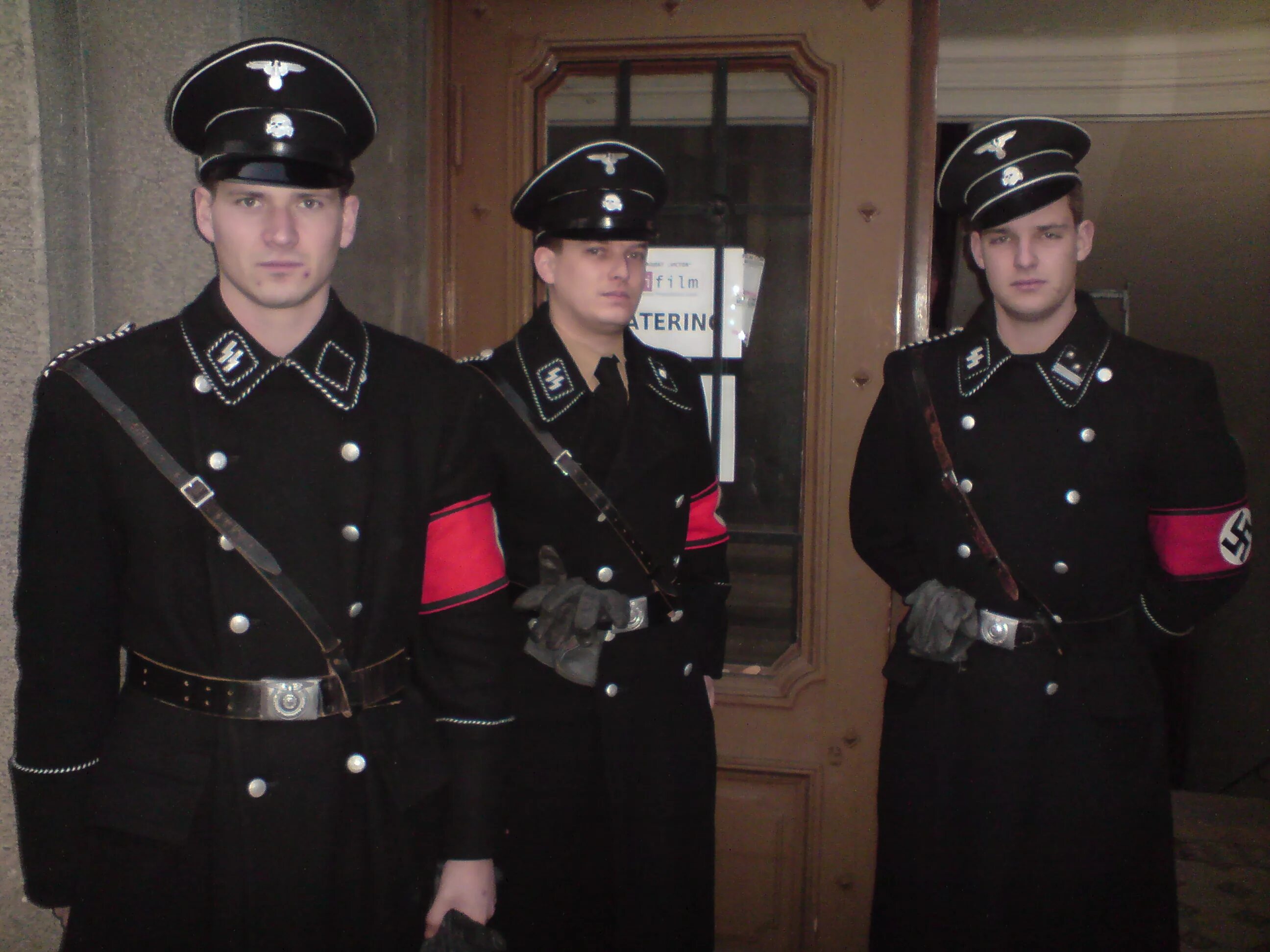 Дора в нацистской форме. Т-34 фильм 2018. Переоделись в немецкую форму. Солдаты бранденбург 800. Операция «валькирия» njvfc rhtxvfyy.